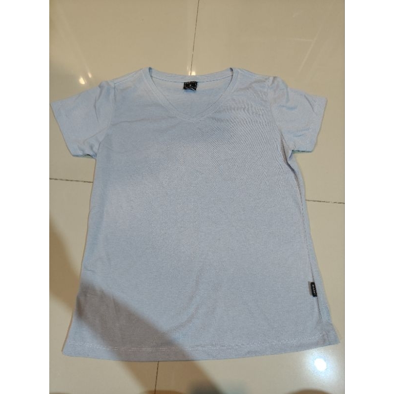 เสื้อยืดคอวี Yuedpao size M
