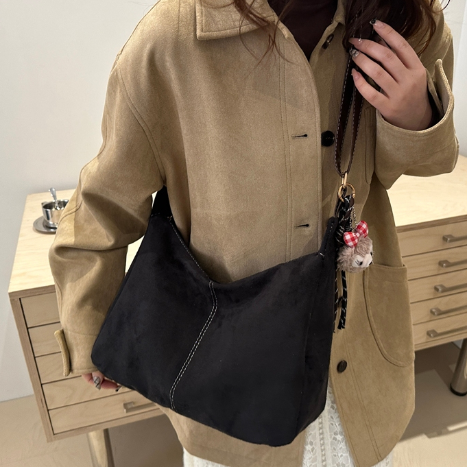 GUCSELECTED(B2298) กระเป๋าสะพายข้างผ้าหนังกลับ ใส่ไอแพดได้(ขนาด16นิ้ว)