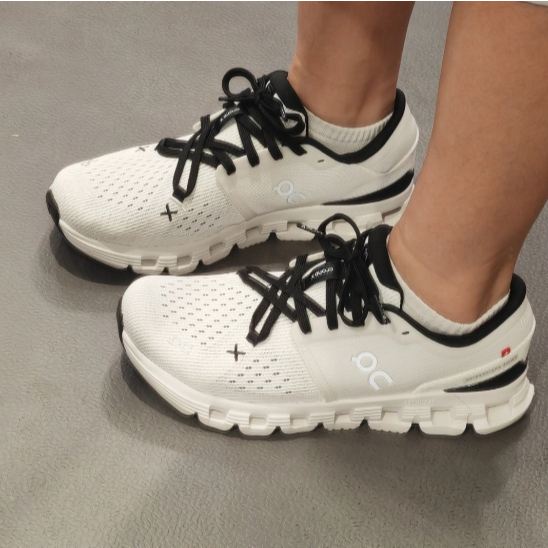 on cloud x 4 ของแท้ 100 % รองเท้าผ้าใบ รุ่นชาย และหญิง White gray black Running shoes
