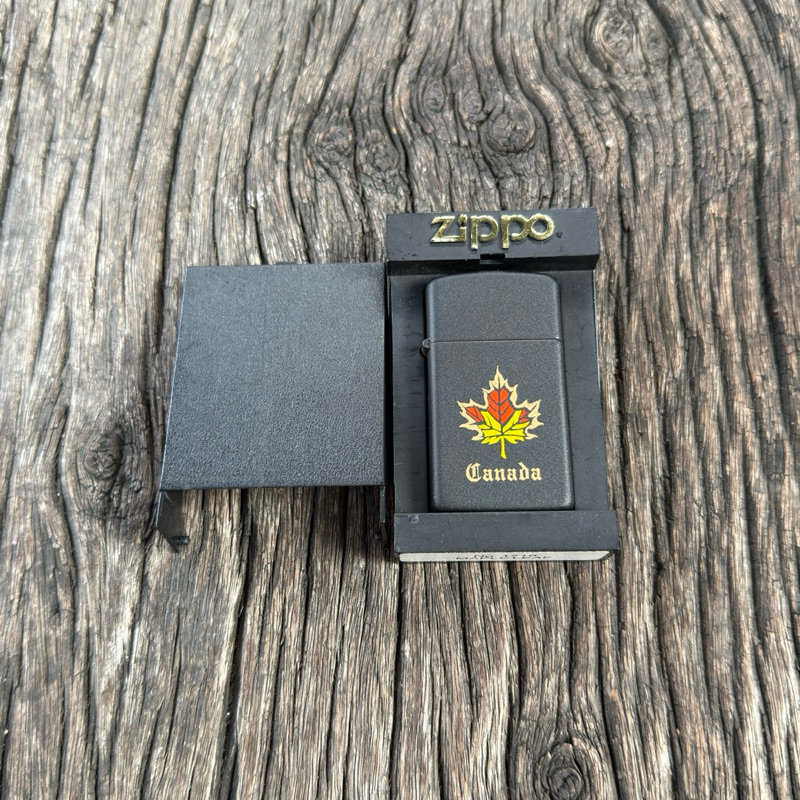 Zippo รุ่น No. 1718 Slim Canada Maple Leaf ปี1987