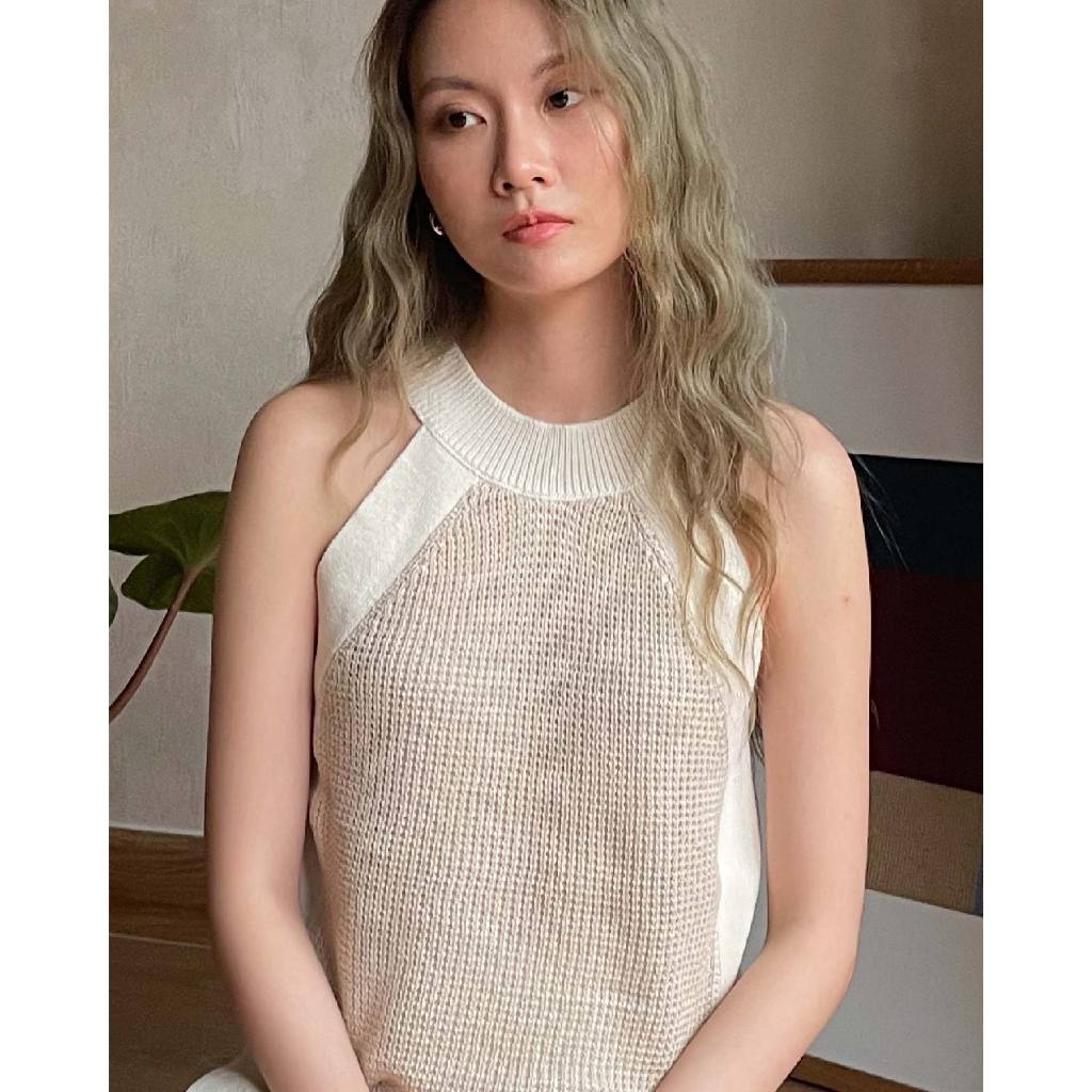 knitCircle - COAST Knit Halter Top (6 สี) เสื้อไหมพรม แขนกุด ดีเทลลายทอสลับสีเปียเล็ก ๆ ทั่วตัว เดินตัดขอบสีเดี่ยว
