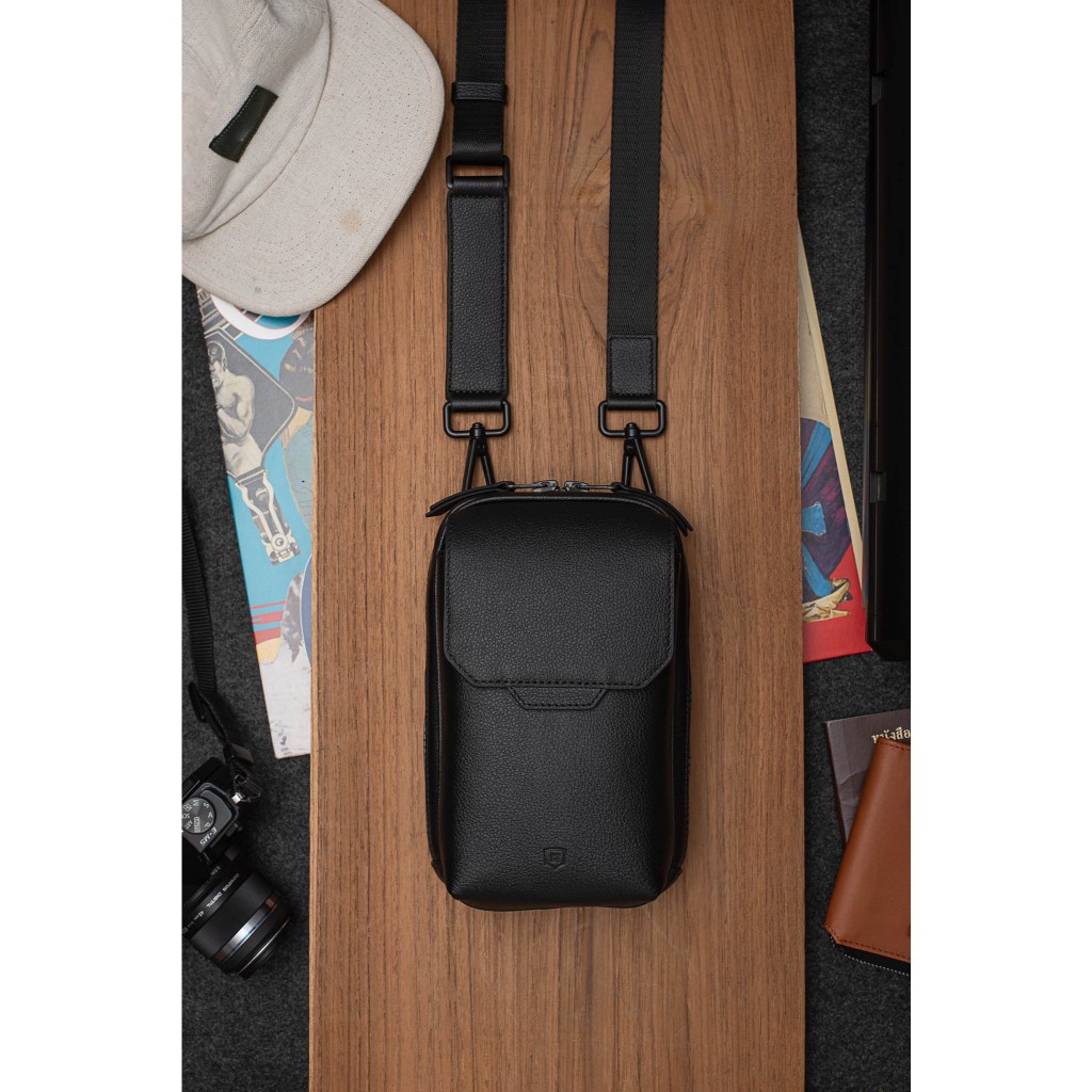Hector Vertical bag กระเป๋าคาดอก
