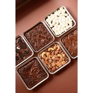 Dark chocolate brownie 10x10 cm. - no topping - Oven Talk