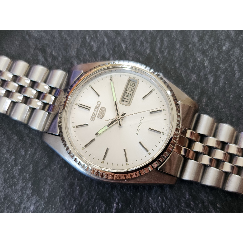 นาฬิกา Seiko Automatic 7009-3110 Datejust Style ขอบหยัก หน้าสีเงิน เรือน สแตนเลส