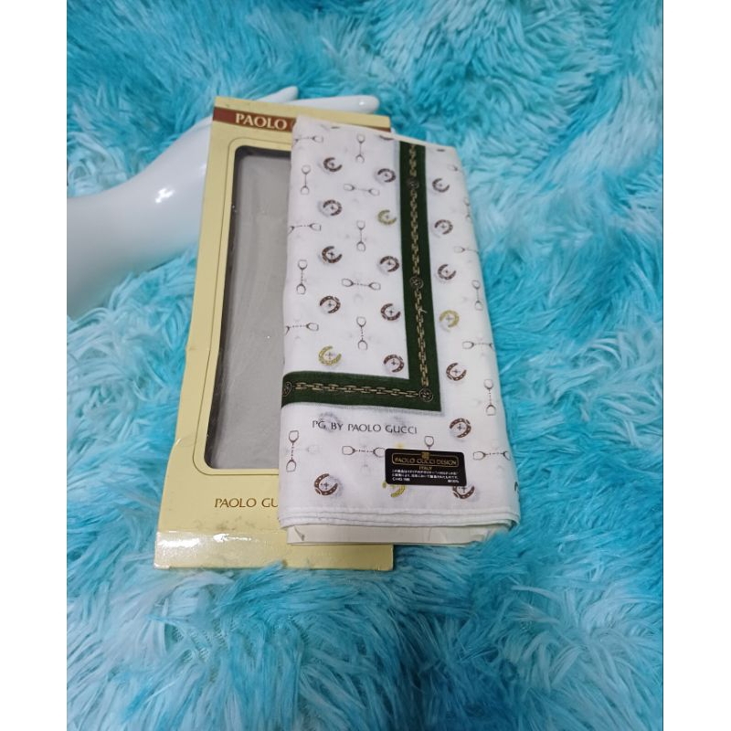 Paolo Gucci Design 
ผ้าเช็ดหน้าขนาด 16.5×17 นิ้ว 

