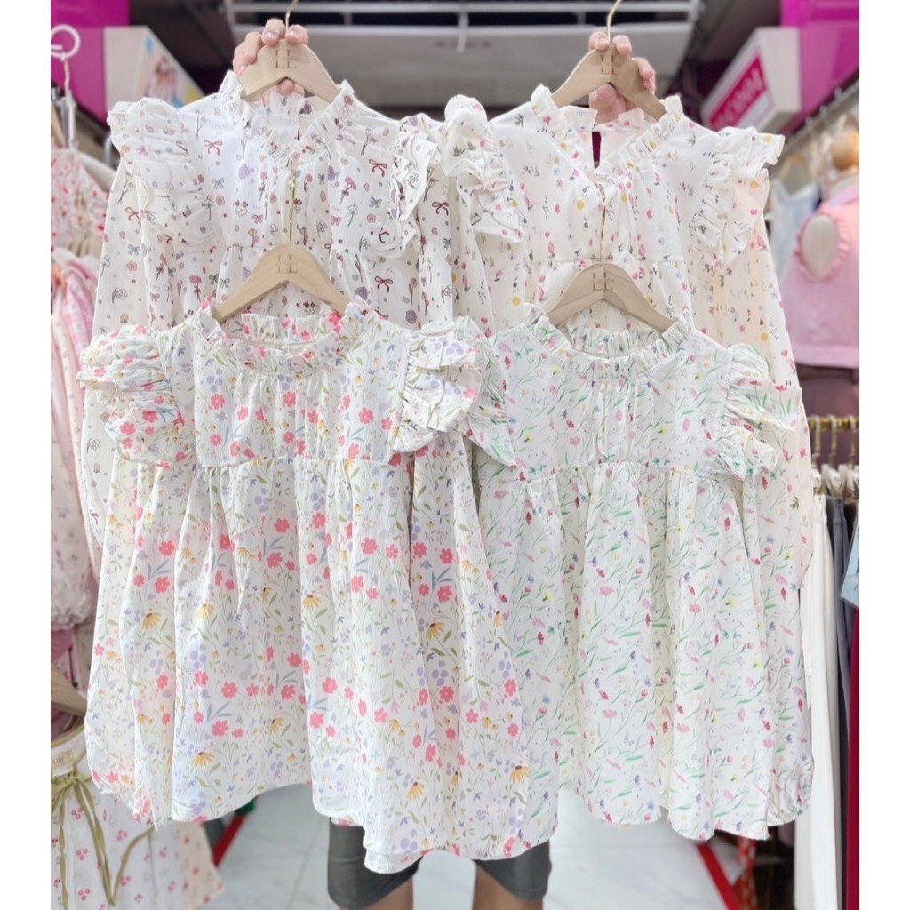 ป้าย Lily เสื้อผ้าครัชพิมพ์ลายคอจับจีบ ระบายแขน 2 ชั้น อก 42 นิ้ว
