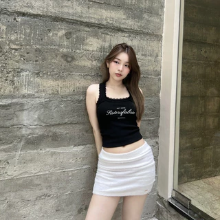 Sistersfabric - Claudia Tank เสื้อกล้ามสกรีน Sistersfabric แต่งระบายลูกไม้ ผ้านุ่ม Women Clothing