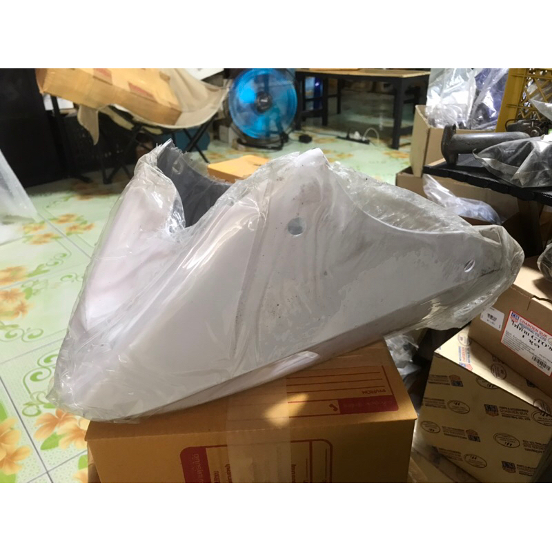 อกไก่ yamaha vr150 มีหลายสีครับ