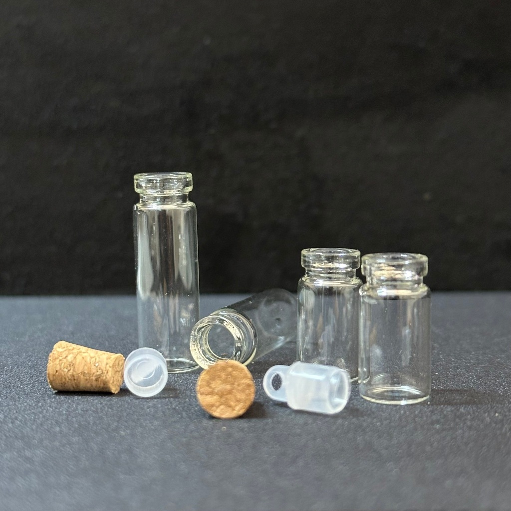 พร้อมส่งทันที ขวดแก้วจิ๋ว ฝาก๊อก จุกไม้คอร์ก จุกยาง เลือกได้ ขนาด1ml 2ml (ราคาต่อชิ้น)