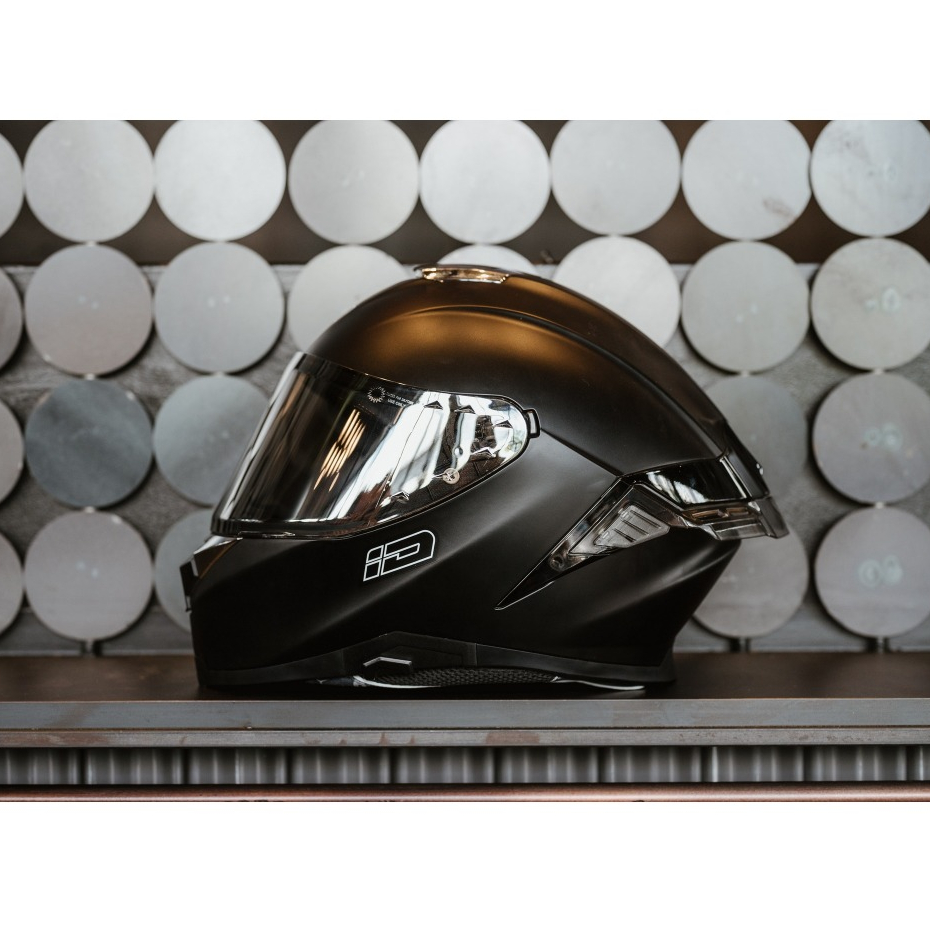 หมวกกันน็อค ID ZRO มีแว่นกันแดดด้านใน แถมชิลด์ดำ และสปอยเลอร์หลังแต่ฃในกล่อง