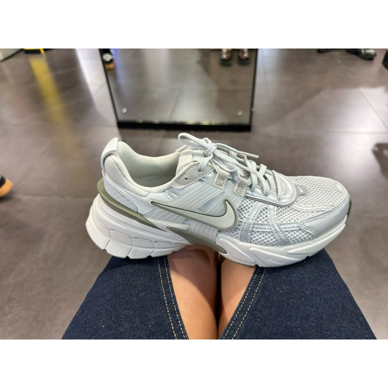 Nike women V2K - Grey size EU38/ UK4.5 ราคา 3,890 บาท