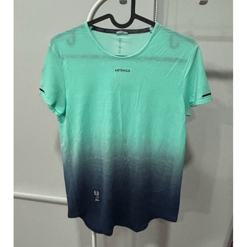 Decathlon (ดีแคทลอน) เสื้อออกกำลังกาย ผู้หญิง ขนาด s แขนสั้น หน้าอก 36 นิ้ว ความยาวเสื้อ 25 นิ้ว •มื