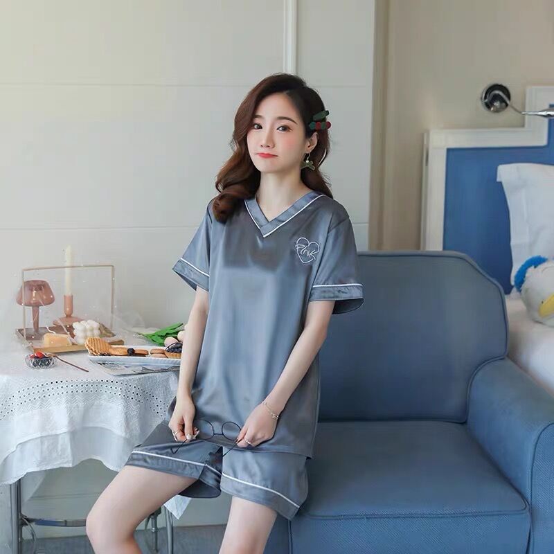 ชุดนอนผ้าซาติน สีพื้น คอวี ผ้านุ่มลื่นเย็นสบาย ใส่ได้ทั้งชายหญิง สินค้าพร้อมส่ง