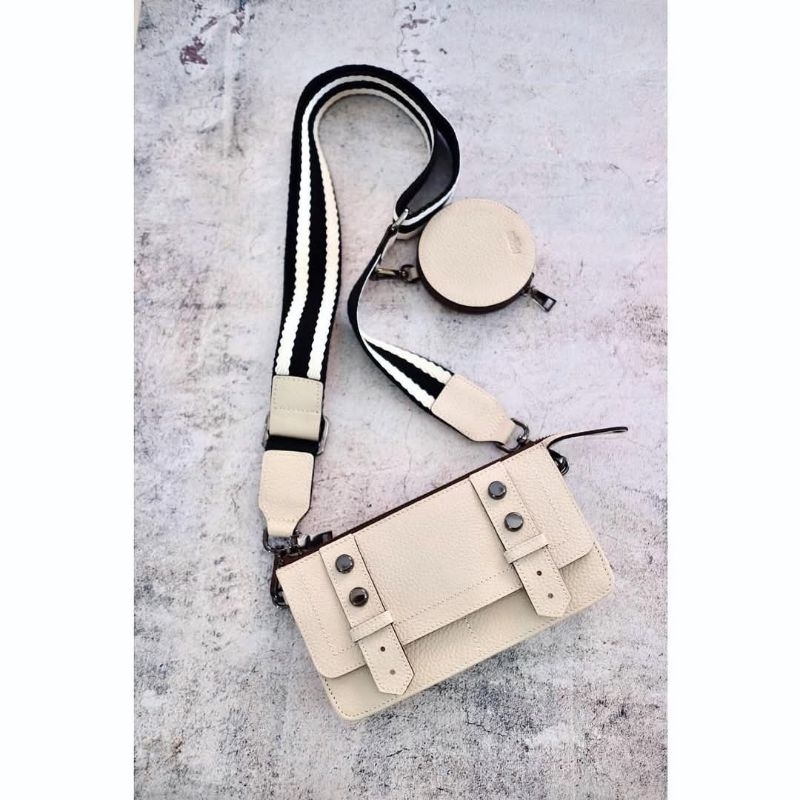 ส่งต่อ กระเป๋าหนังแท้ Narmi พร้อมกระเป๋าห้อยใบเล็ก