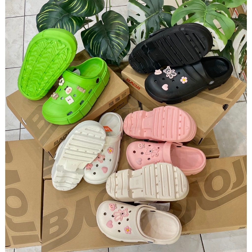 รองเท้ารุ่นหัวโตผู้หญิง