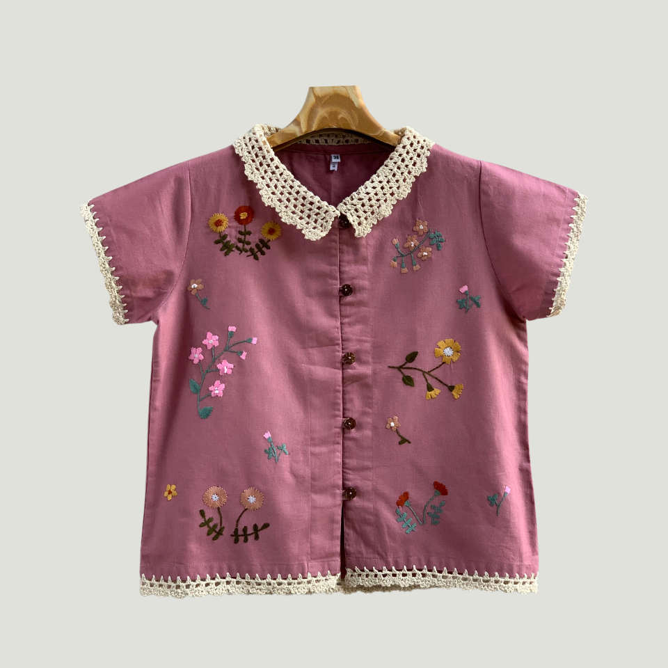 เสื้อพวงชมพู คอบัวแขนสั้น ปักถักปักมือแฮนด์เมด ทรงสวยโดนใจ สวมใสง่ายสบายสบายได้ทุกวัน - รูปที่ 2