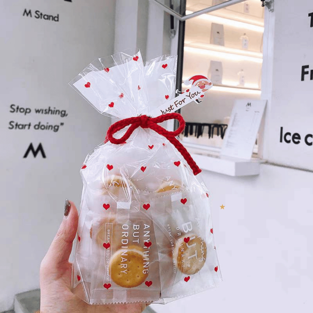 แพ็คละ 95-100 ใบ ถุงขยายก้นพิมพ์ลายหัวใจ ขนาด 15×23.5 ซม. ขยายก้นได้ 6 ซม. เหมาะสำหรับใส่คุกกี้ ขนม ราคา ถูกที่สุด ดีลบีเคเค แกลเลอรีภาพที่ 2