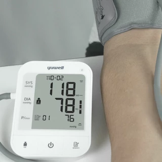 เครื่องวัดความดันโลหิตอัตโนมัติ Yuwell รุ่น YE670CR ชาร์จแบตเตอรี่ในตัว รับประกันศูนย์ไทย 5 ปี