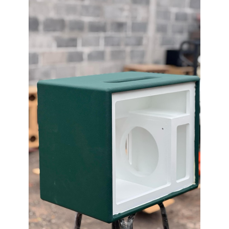 ตู้หุ้ม 8 กะแทกข้าง (ลมหน้าดอก) กลาง4*2แหลม2*2พร้อมอคิลิคหน้า