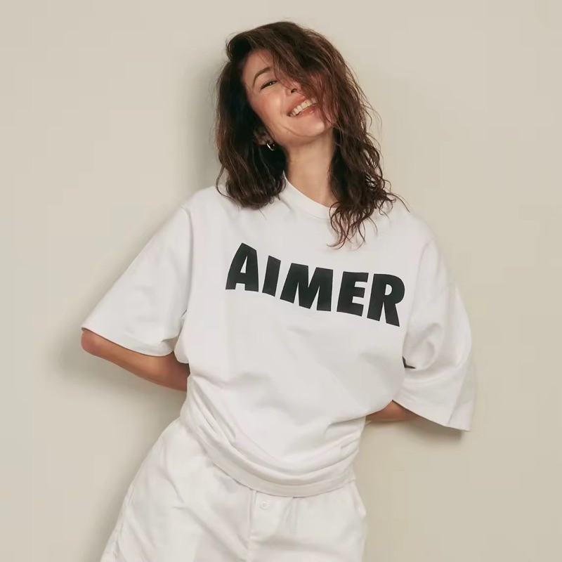 AIMERWOMAN ESSENTIAL LOGO TEE