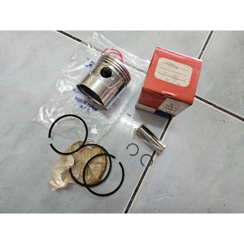 ลูกสูบ + แหวน + สลักสูบ Honda C70 K1 K2 K3 C70M size1 OS0.25 47.25mm.