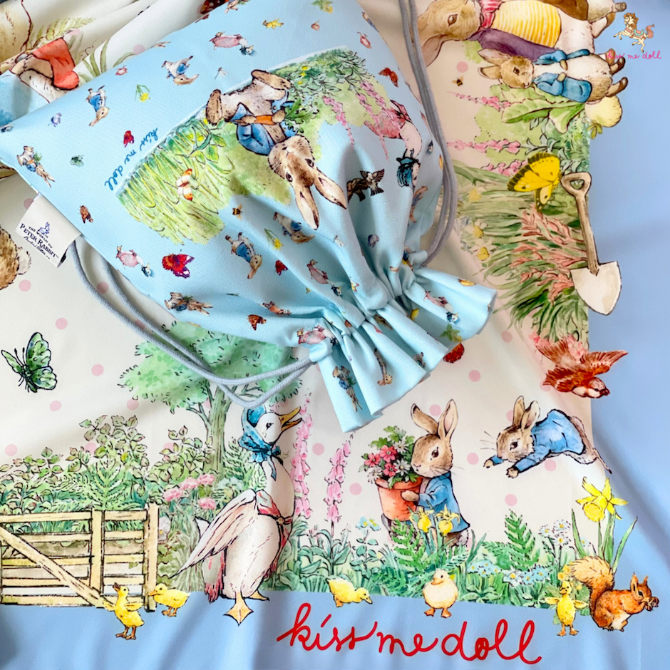 ผ้าพันคอ ผ้าคลุมไหล่ Kiss Me Doll Peter Rabbit ลาย Home town ขนาด 100*100 CM. (New Collection) - รูปที่ 3