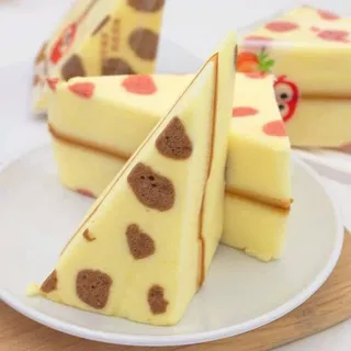 มูสเค้กไต้หวันรสสตรอเบอร์รี่ และรสนมเซ็ท5แถม1 ไม่คละรสชาติ ได้6ห่อ