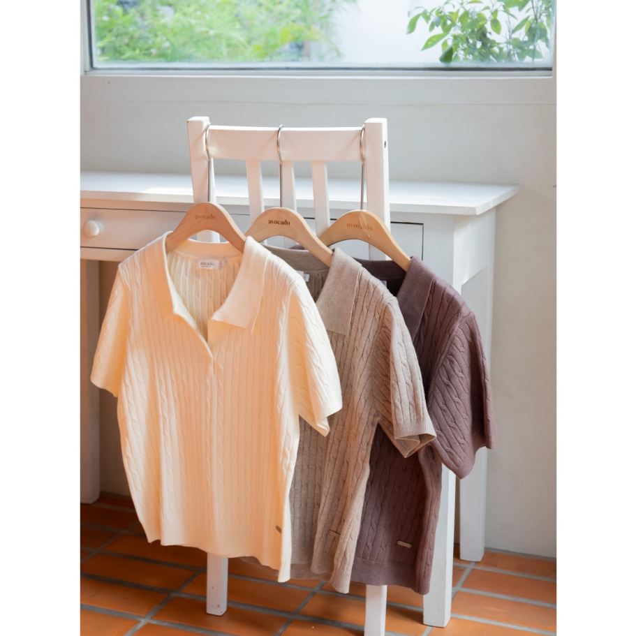 avo custard pia tops  มาแล้วค่า รุ่นนี้ must have จริงๆค่า น้อยแต่มาก เรียบแต่ดูมีอะไร  รุ่นนี้เป็นไหมพรม