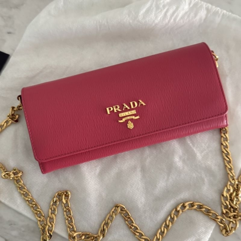 💥💥กระเป๋าสะพาย ใส่บัตร /แบงค์ยาว /เหรียญได้ครบ 👜New (Kept Unused) Prada Wallet on chain🩷🩷สีชมพู Peon