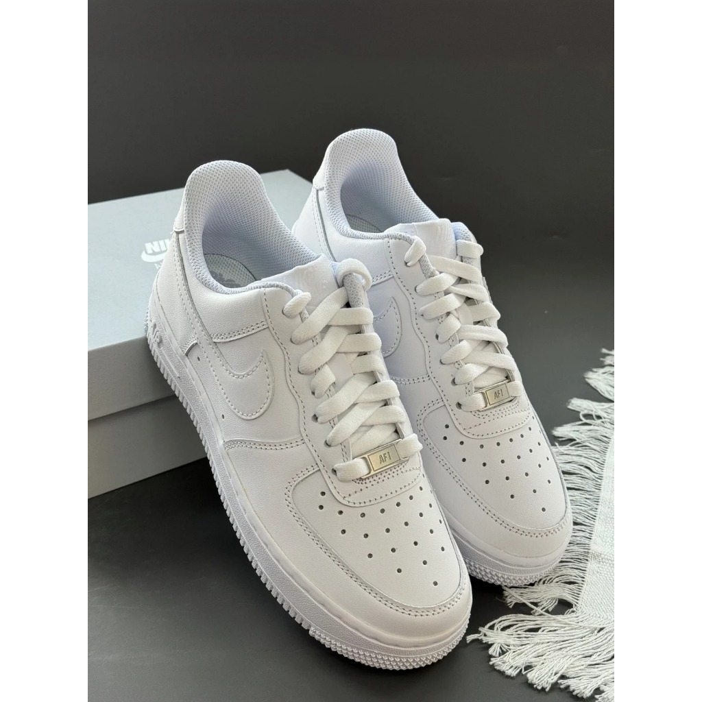 ✅ของแท้ 100% AIR FORCE LOW classic pure white รองเท้าผ้าใบหุ้มข้อต่ำสำหรับผู้ชายและผู้หญิง
