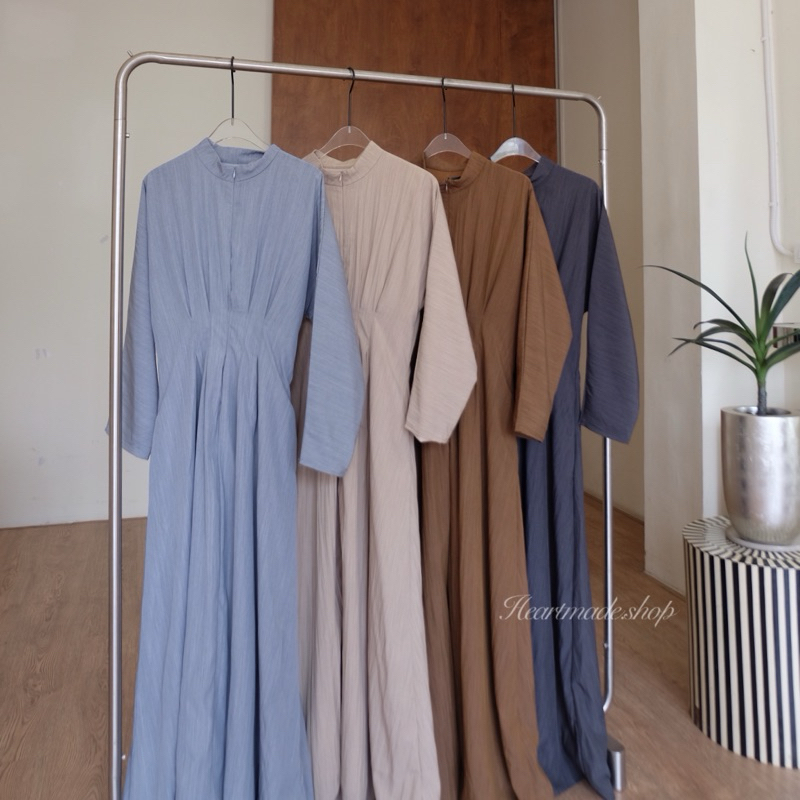 (C06) Heartmade—Yuri dress(สินค้าพร้อมส่ง)เดรสยาวจีบรอบซิปหน้า