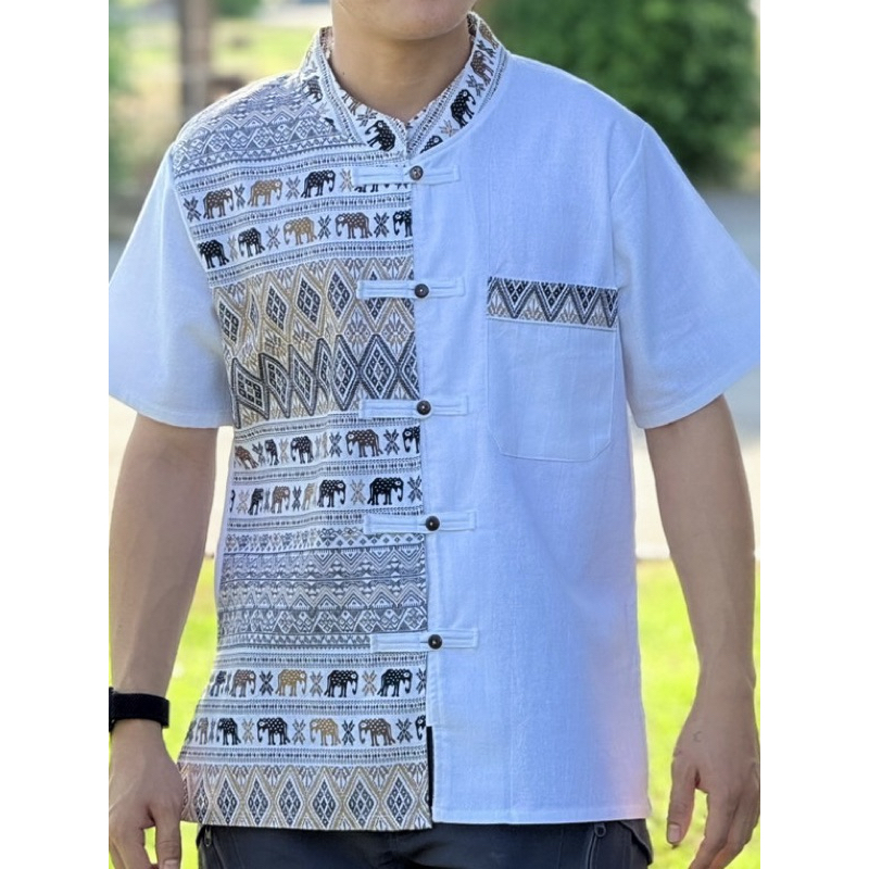 🩶Titan🩶 เสื้อแขนสั้นผ้าฝ้ายติดกระดุมตัดกับผ้าฝ้ายพิมพ์ลายช้าง เสื้อพื้นเมืองทำงานผู้ชาย Manee.cotton