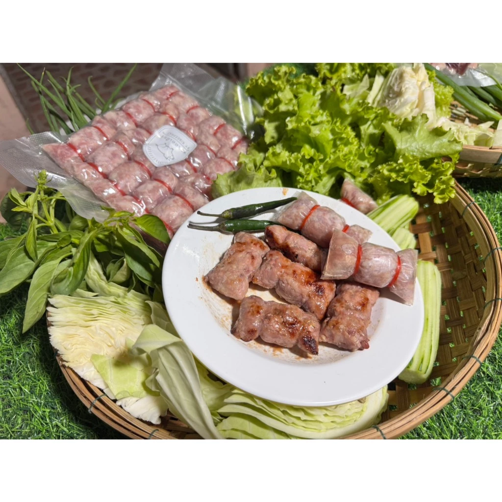 แหนมหมู ทำสดใหม่ทุกวัน ไม่ใส่สี ไม่ใส่สารกันบูด เปรี้ยวกำลังพอดี สามารถนำไป อบ ย่าง หรือทอดได้ ทำอาหารได้หลายเมนู