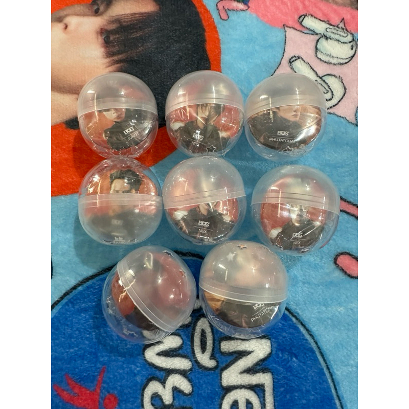 เข็มกลัด กาชาปองบัส จากคอนเสิร์ต bus light the world เข็มกลัดบัส