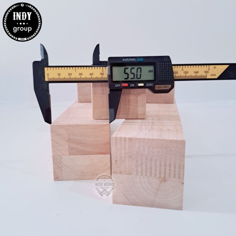 ไม้แท่ง ไม้เหลี่ยม ไม้แท่งเหลี่ยม ขนาด 5.5x5.5 cm ยาว 10-100 cm