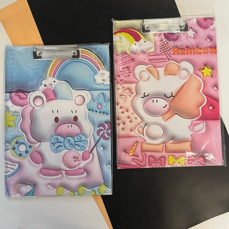 (ยกโหล 12 ชิ้น) No.2131 คลิปบอร์ด A4 Clip Board กระดานรองเขียน สีสันน่ารัก กระดานรองเขียน กระดานรองเขียนลายการ์ตูน