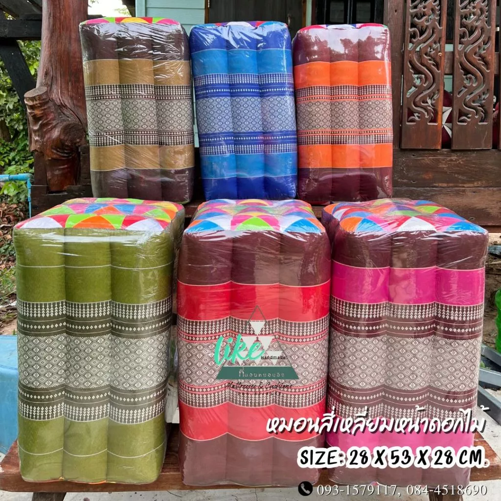 หมอนสี่เหลี่ยมหน้าดอกไม้ ใช้พิง กราบ 28 x 53 x 28 cm. ซีนพลาสติกให้ทุกใบ