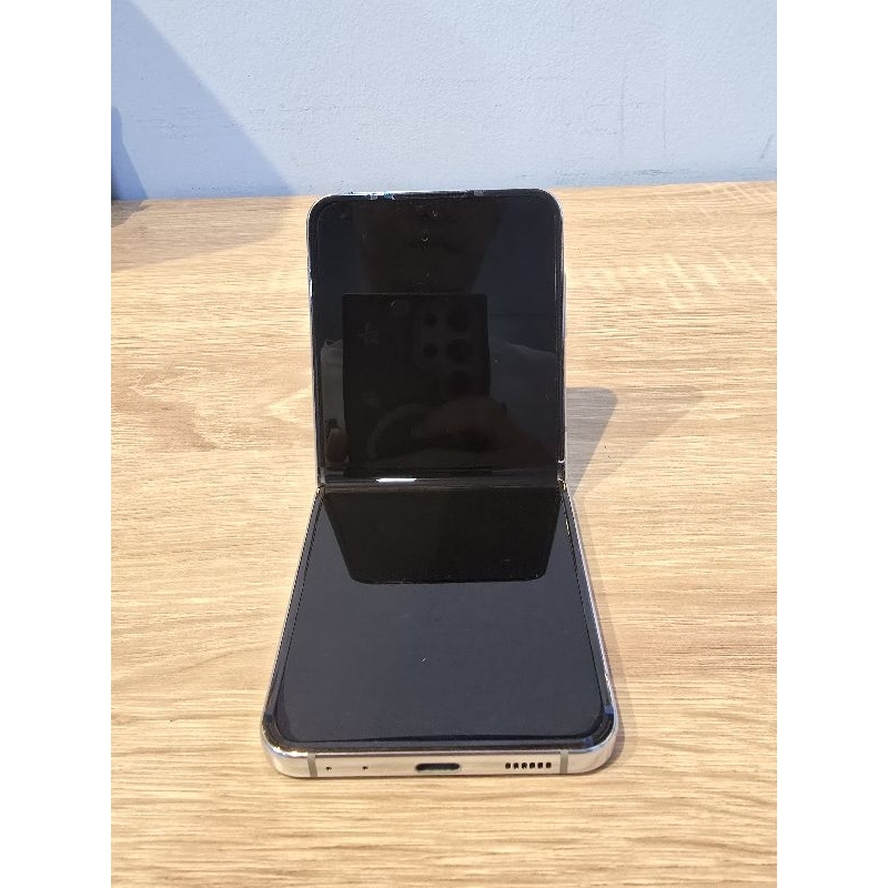 Galaxy Z Flip 5 สีเขียว(มือสอง)