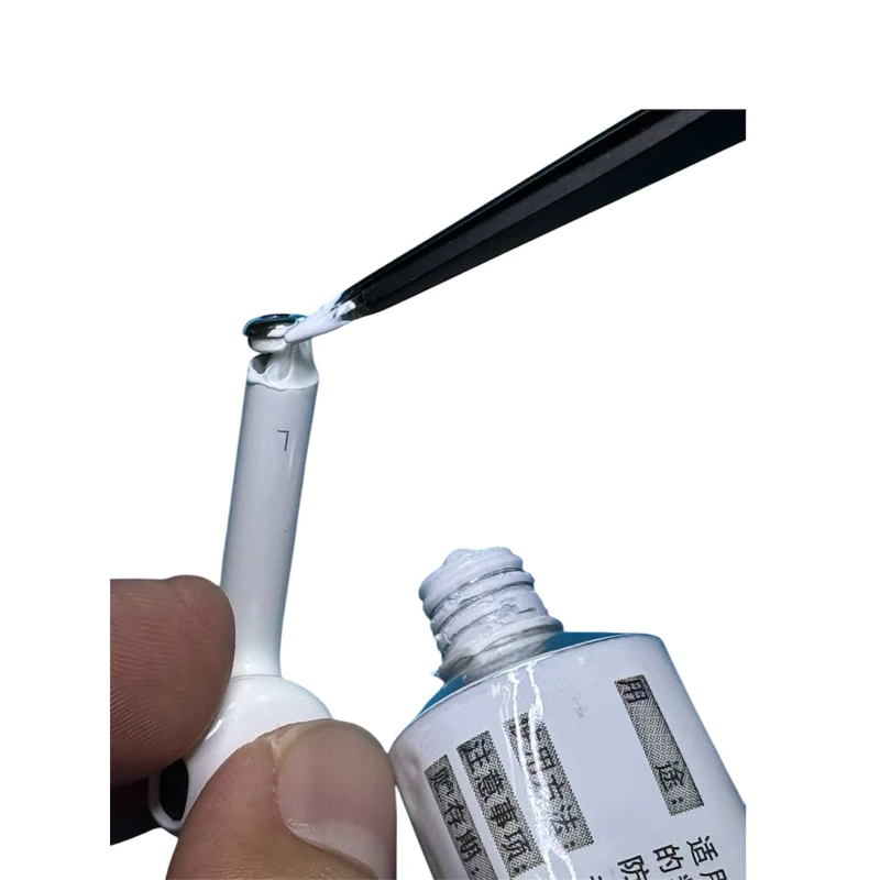 กาวสีขาว ใช้ติดหูฟัง AirPods