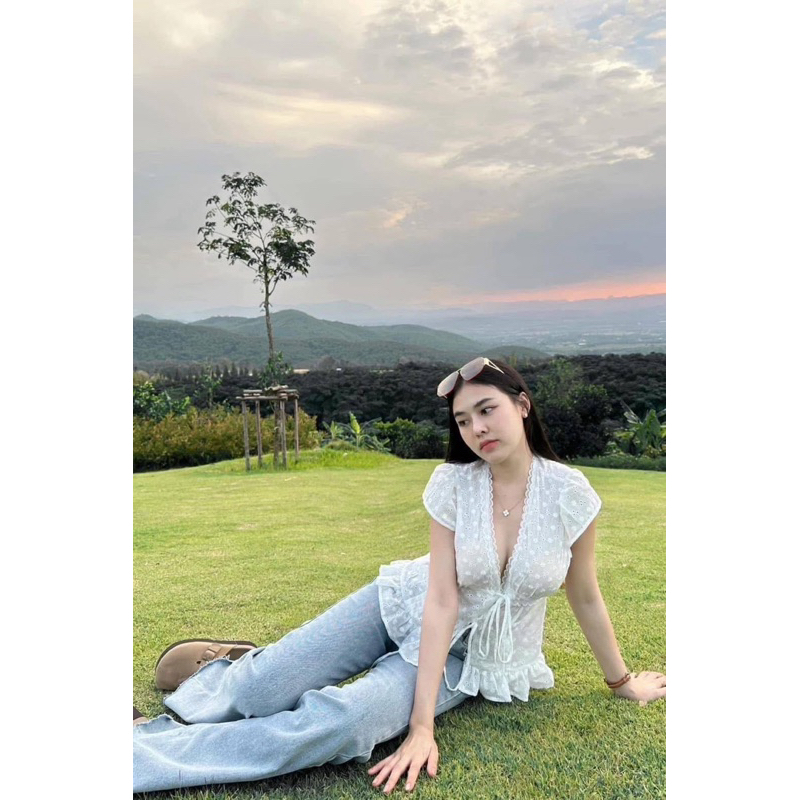 เสื้อ ลูกไม้ ผ้าซีทรู  สีขาว