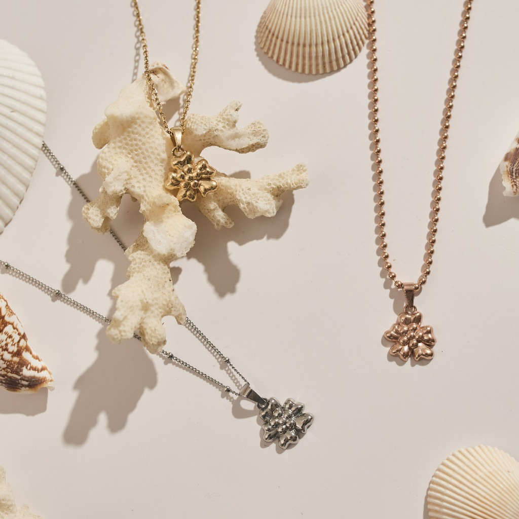 earika.earrings - primrose necklace สร้อยคอจี้ดอกไม้ วัสดุสแตนเลส (stainless steel) ใส่อาบน้ำได้ เหมาะสำหรับคนแพ้ง่าย