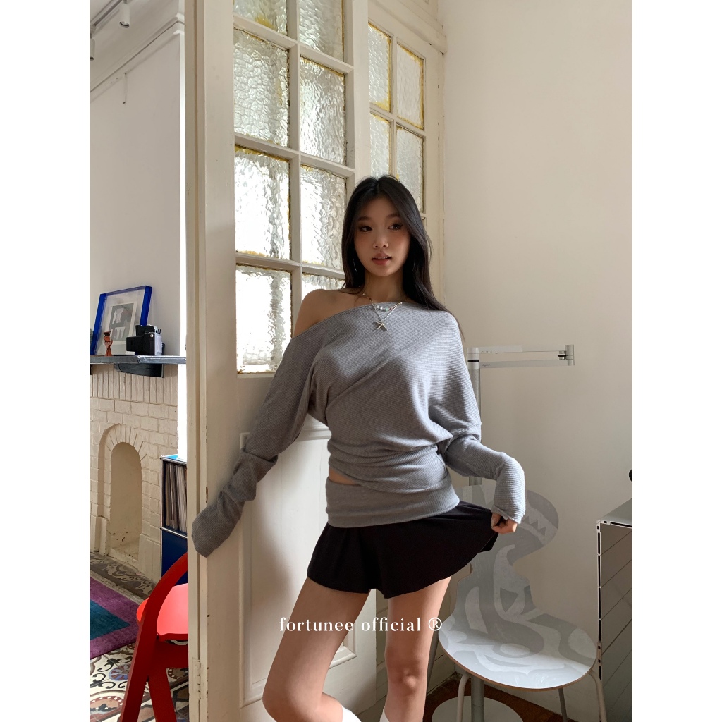 ❣Fortunee ❣ เสื้อยืดแขนค้างคาวไหล่เฉียงเข้ารูปโชว์ไหล่แขนยาว แขนยาว สีเทา