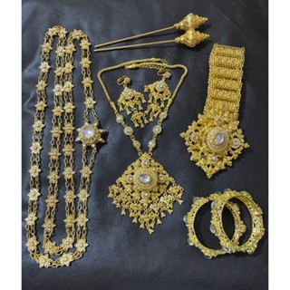 เครื่องประดับสีทอง (พลอยขาว) ใช้สำหรับงานเจ้าสาวและงานประกวด