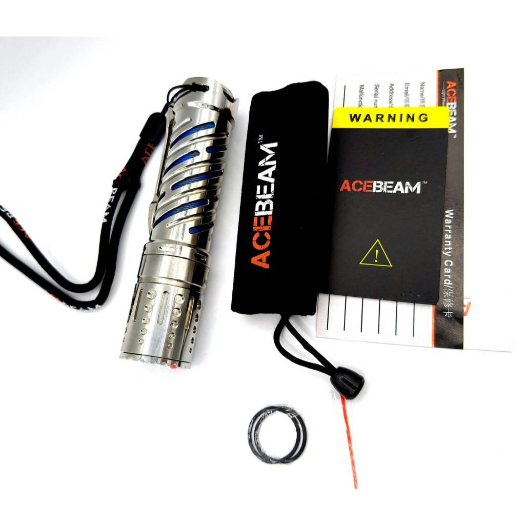 ไฟฉายAcebeam  E70 สเตนเลส 4000lm 5000K ของใหม่ ตัวโชว์ในตู้ ไม่เคยใช้งาน ไม่มีกล่อง ( ชำรุดจากการขนส