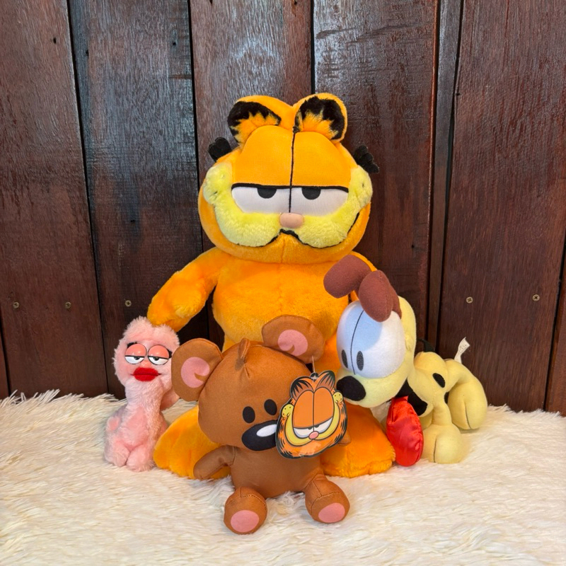 ตุ๊กตา จากเรื่องกาฟีลด์ ตุ๊กตามือสอง กาฟิว&ตุ๊กตาโอดี้ ตุ๊กตา Garfield dolls Oodie dolls ตุ๊กตาน่ารั