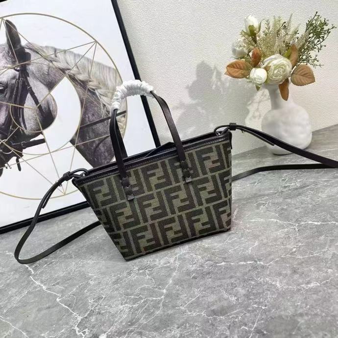 FENDI Fendi FF Roll calfskin Tote bag กระเป๋าช้อปปิ้ง กระเป๋าสะพายข้าง กระเป๋าสะพายข้าง  9901  289