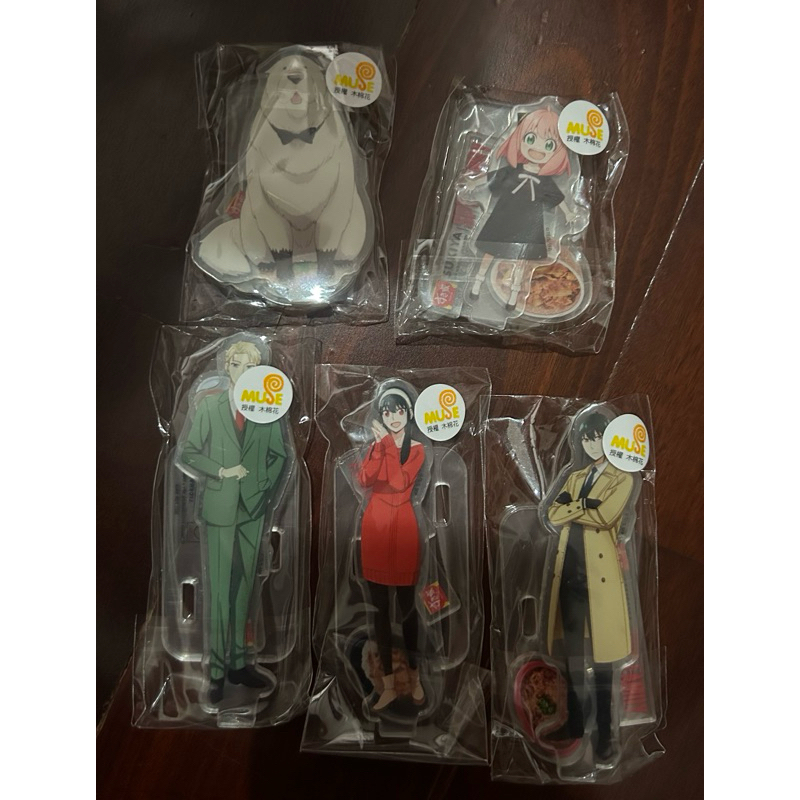 (spy x family) x sukiya standee