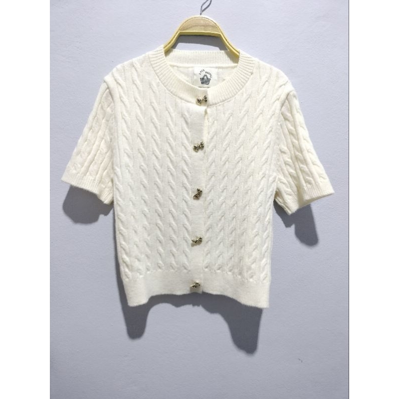 🧸ส่งต่อ 🤎เสื้อไหมพรมแขนสั้น กระดุมโบ แบรนด์ 3ps.basket🤍 ใส่ครั้งเดียว ไม่มีตำหนิค่ะ *สั่งซื้อผ่านข้อ