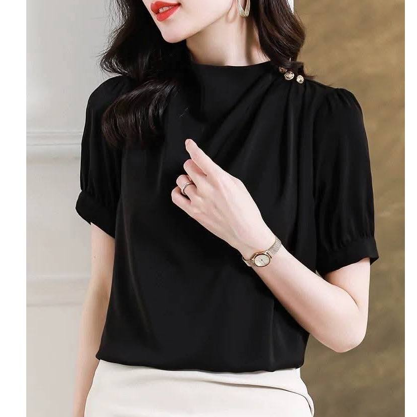 Chida[cd88]เสื้อคอกลมแขนสั้นแต่งกระดุมทองบนไหล่ด้านขวา ผ้าซาติน ดีไซน์สวยใส่ทำงาน หรืออกงานก้ได้
