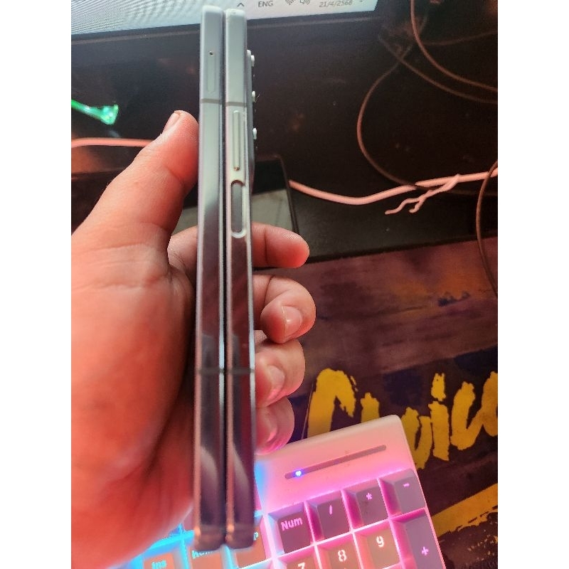 Samsung galaxy Z Fold 4  มือสอง 12/256 จอด้านในเสียใช้งานได้แค่ด้านนอก